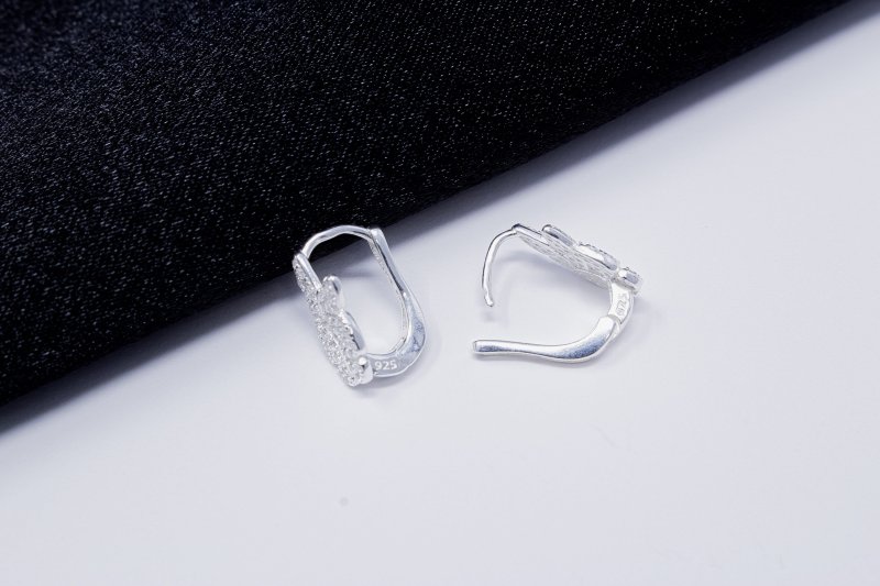 ARETES BLANCOS 2 PIEZAS MARFIL